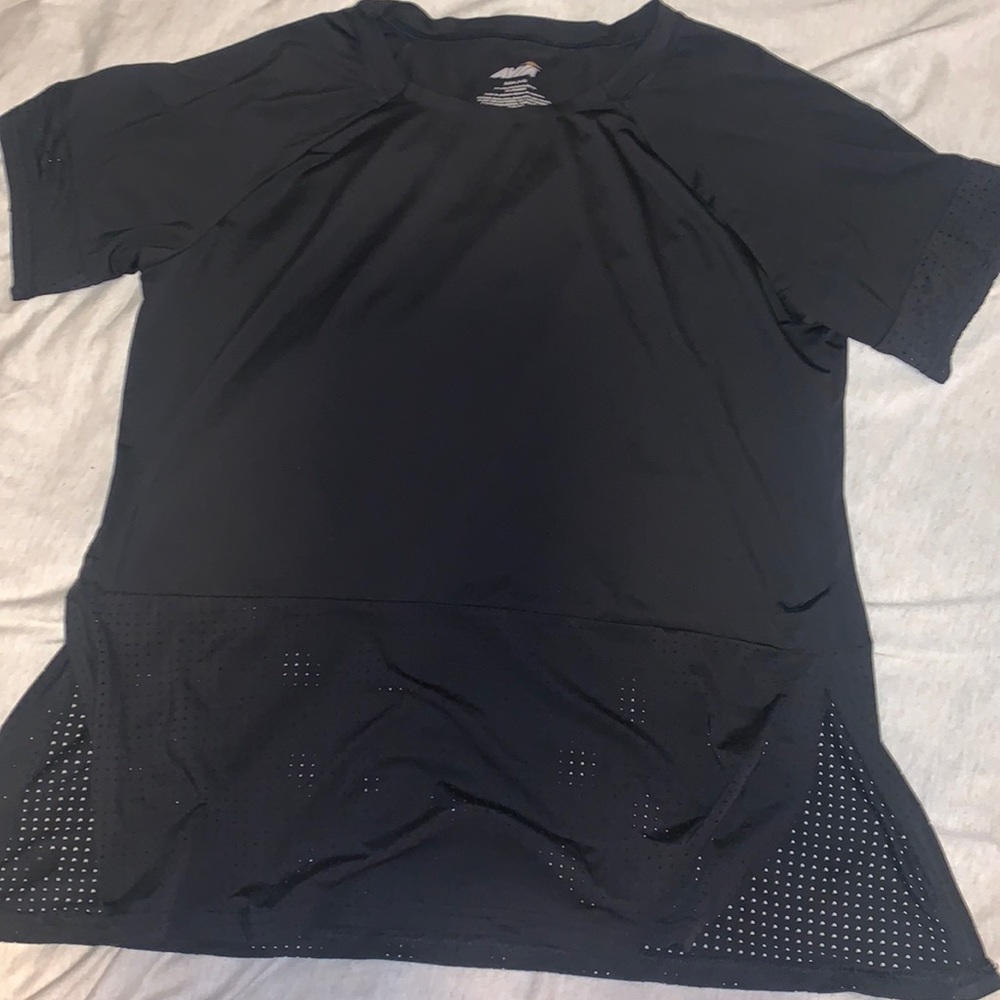 BREATHABLE ATHLETIC SHIRT